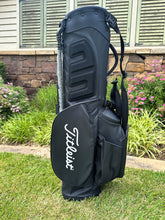 Load image into Gallery viewer, Titleist Players 4 Stand Bag Swinging Pete
